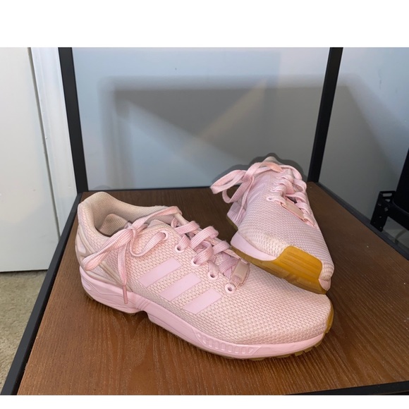 light pink adidas tennis shoes
